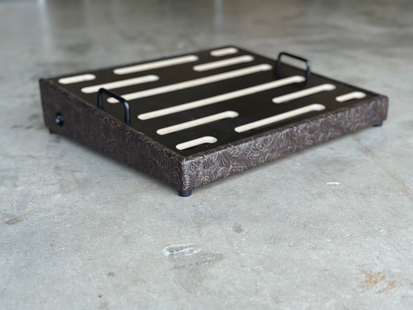 Custom Shop - Brown Western Tolex Pedalboard - 18x16 (Blem)