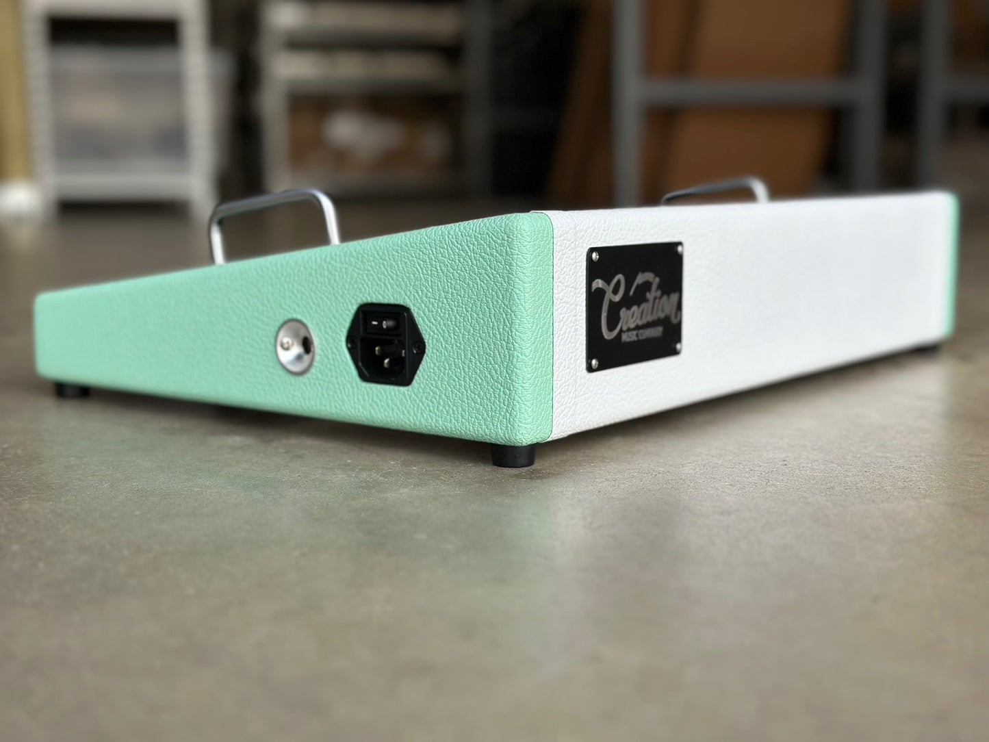 Custom Shop - Seafoam/White Tolex Pedalboard - 18x12.5
