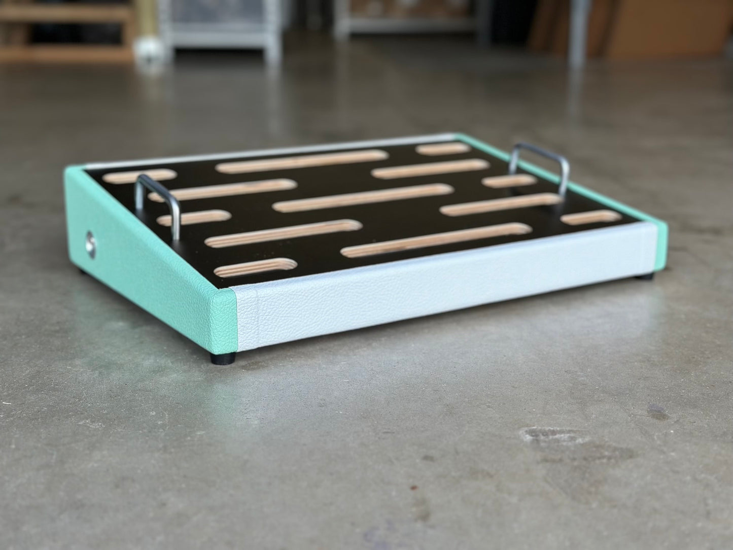 Custom Shop - Seafoam/White Tolex Pedalboard - 18x12.5