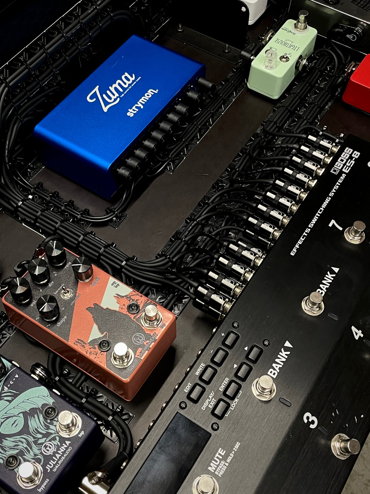 Custom Pedalboard Wiring Setup