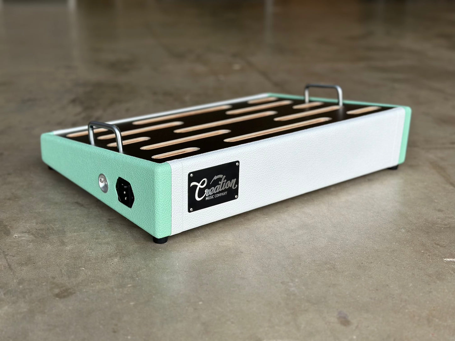 Custom Shop -  Seafoam/White Tolex Pedalboard - 18x12.5